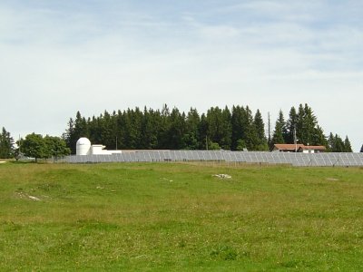 La centrale solaire et l'observatoire astronomique de Mont-Soleil
