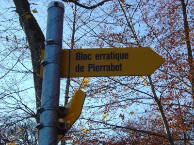 Panneau à suivre