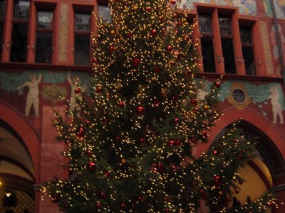 Sapin de Noël, à l'intérieur de l'hôtel de ville