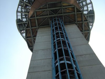 La tour, vue du dessous