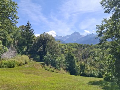 Vue sur les montagnes au loin