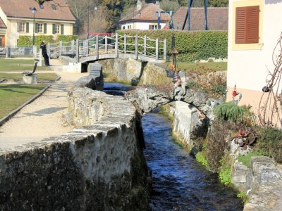 Depuis la Rue du Tilleul, juste avant la place de jeux