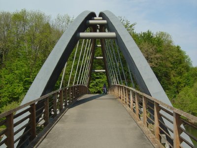 A l'entrée du pont
