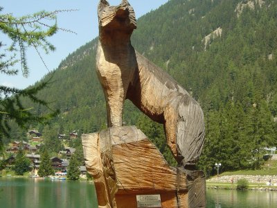 Sculpture de renard au bord du lac de Champex