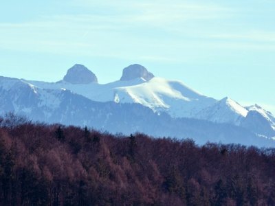 La tour d'Aï et la tour de Mayen