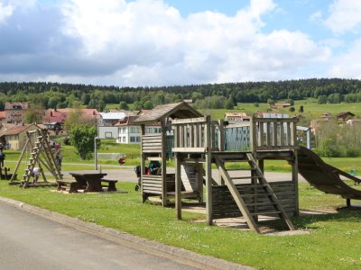La place de jeux aux Charbonnières