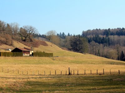 Le chemin du retour passe vers cette maison