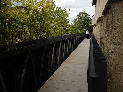 La passerelle sur le côté nord du château