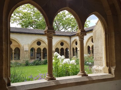 Le cloître de la collégiale