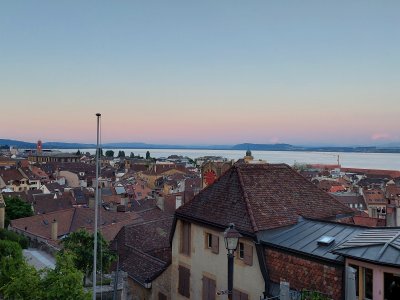 Neuchâtel, à la tombée de la nuit