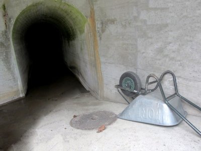après avoir atteint le niveau du bisse de Lens, on rejoint celui-ci proche de l'entrée du tunnel crée avant la remise en eau du parcours d'origine