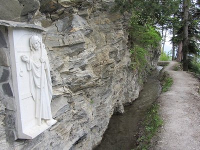 le sentier est sous bonne garde