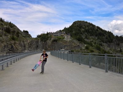 Sur le barrage d'Emosson