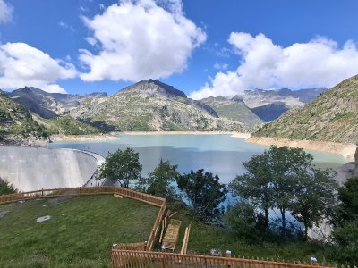 Le lac et le barrage d'Emosson