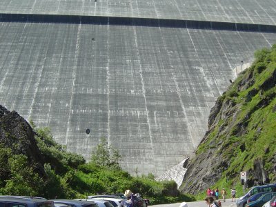 Premier coup dil sur le barrage, depuis le parking