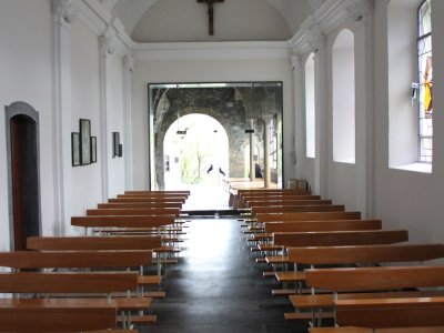 Depuis l'intérieur de la chapelle