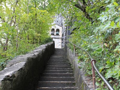Les dernières marches avant la chapelle