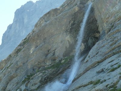 Cascade sous la face nord.