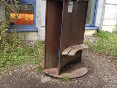 A l'extérieur