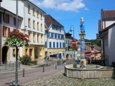 La rue Louis-Favre et la Fontaine de la Justice