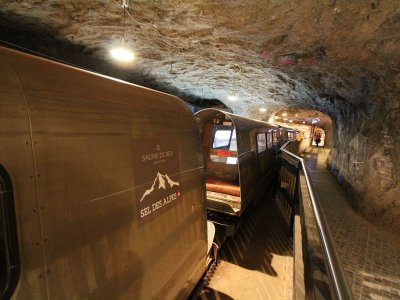 Le train, à l'intérieur des mines