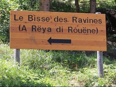 A l'entrée du chemin