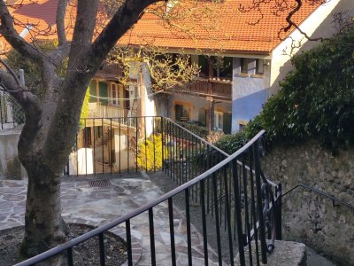 En descendant la Ruelle de Montagny