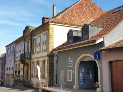 <p>L'Office du Tourisme, à la Rue Haute</p>