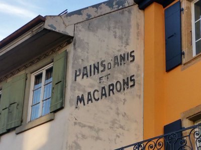 <p>Détail d'une maison à la Rue Basse</p>
