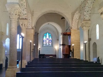 <p>A l'intérieur de l'église</p>