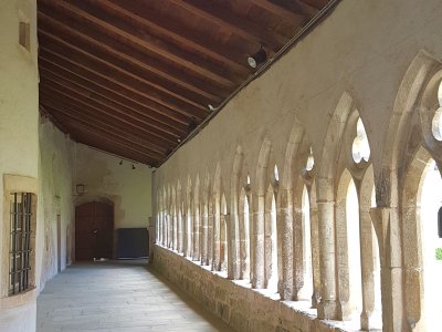 Promenade dans le cloître