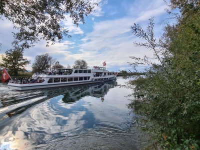Bateau, sur le canal de la Broye