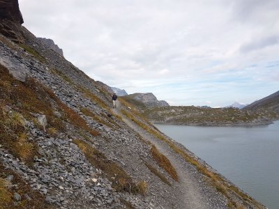 <p>Le sentier pédestre à l'ouest du lac</p>
