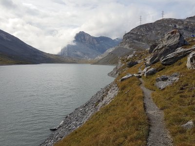 <p>Sentier longeant le Daubensee</p>