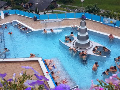 <p>Un des bassins extérieurs</p>