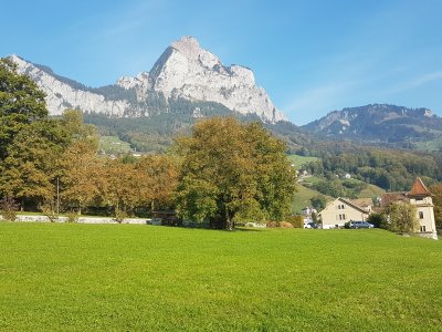 Schwyz, une ville entourée de montagnes