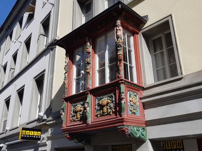 <p>Une des nombreuse fenêtres d'oriel.<br></p>