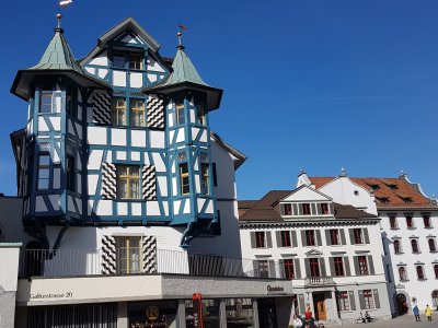 <p>La Maison Bleue</p>