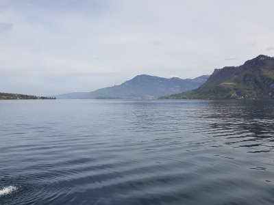 La verrerie est située au bord du lac des Quatre Cantons