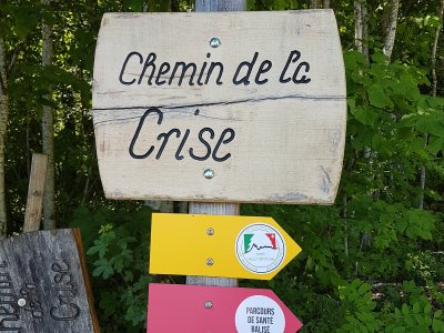 Les flèches à suivre pour les parcours de santé balisés