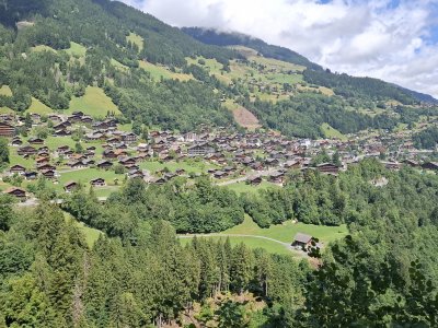 Vue sur Champéry depuis la Galerie Défago