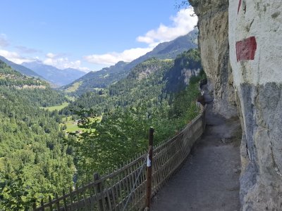 Le sentier dans la Galerie Défago