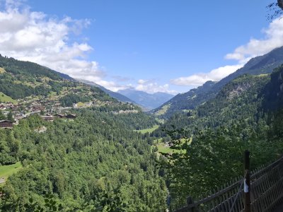 Depuis la Galerie Défago, vue sur Champéry et la vallée