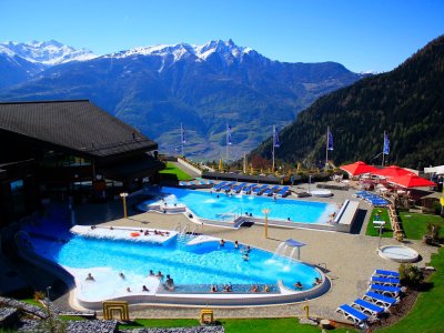 Vue des Bains au printemps