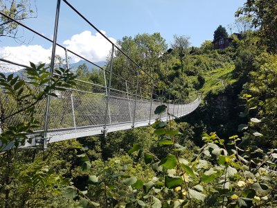 La passerelle sur la Vièze