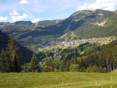 Vue sur Châtel, à la fin de la balade