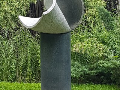 Surface triangulaire dans l'espace, Max Bill