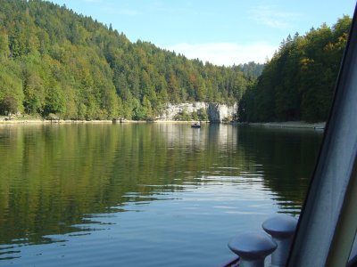 Depuis le bateau, entre Les Brenets et le Saut-du-Doubs