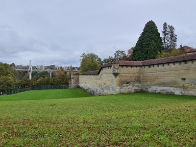 <p>Les remparts, juste en-dessous de la Porte de Morat</p>
