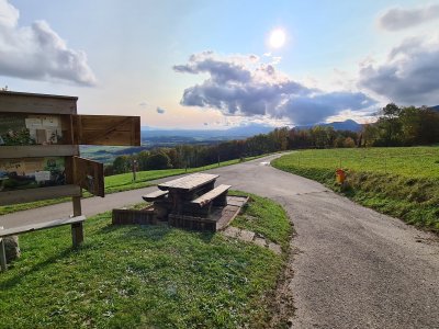 Derrière les portes des panneaux didactiques, des explications intéressantes
